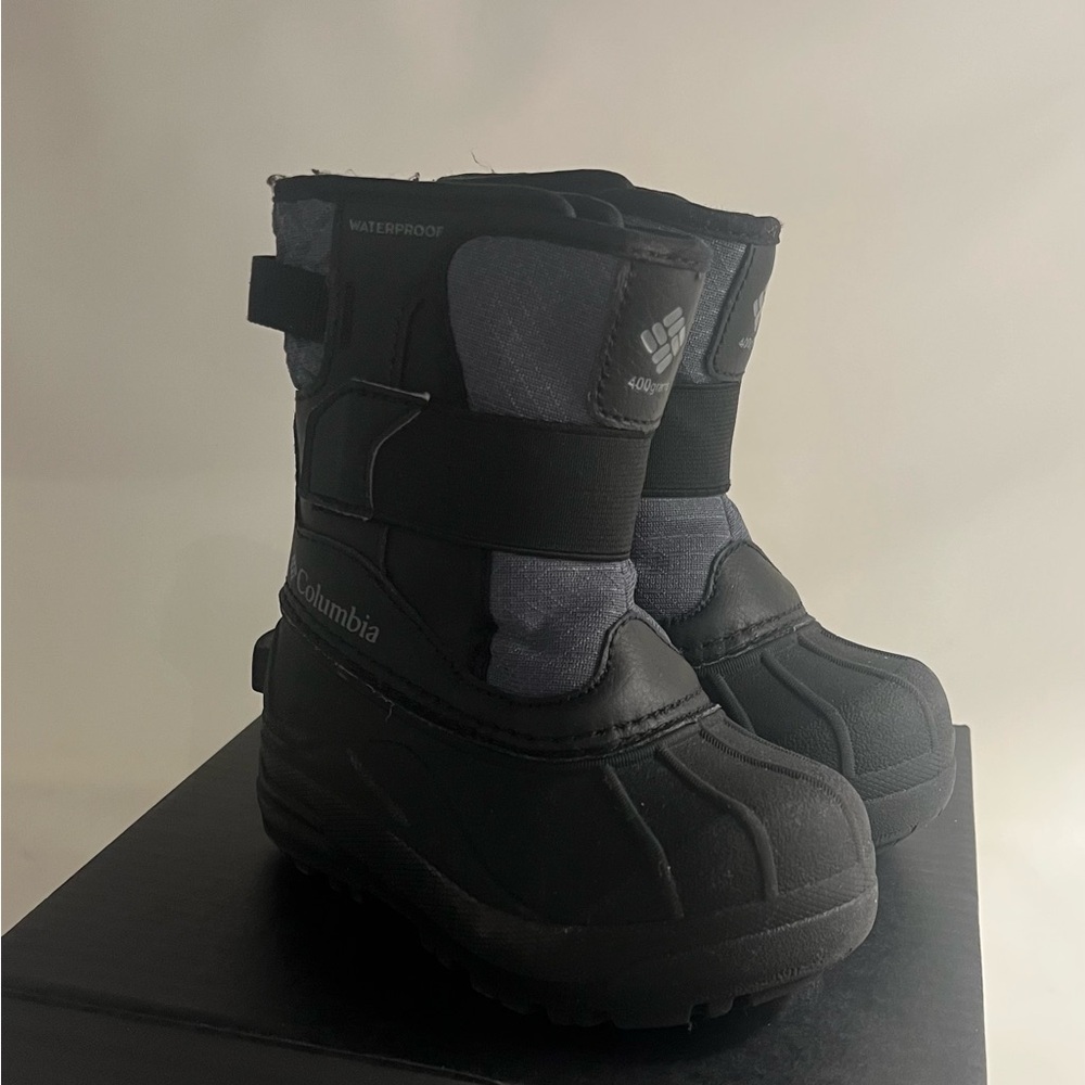Columbia Kids Winter Boots, Size 8